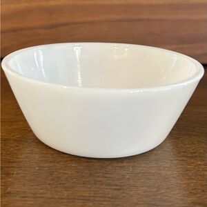Vintage Federal White Milk Glass 4.75” Circ x 2” Tall Berry Bowl Heat Proof USA.